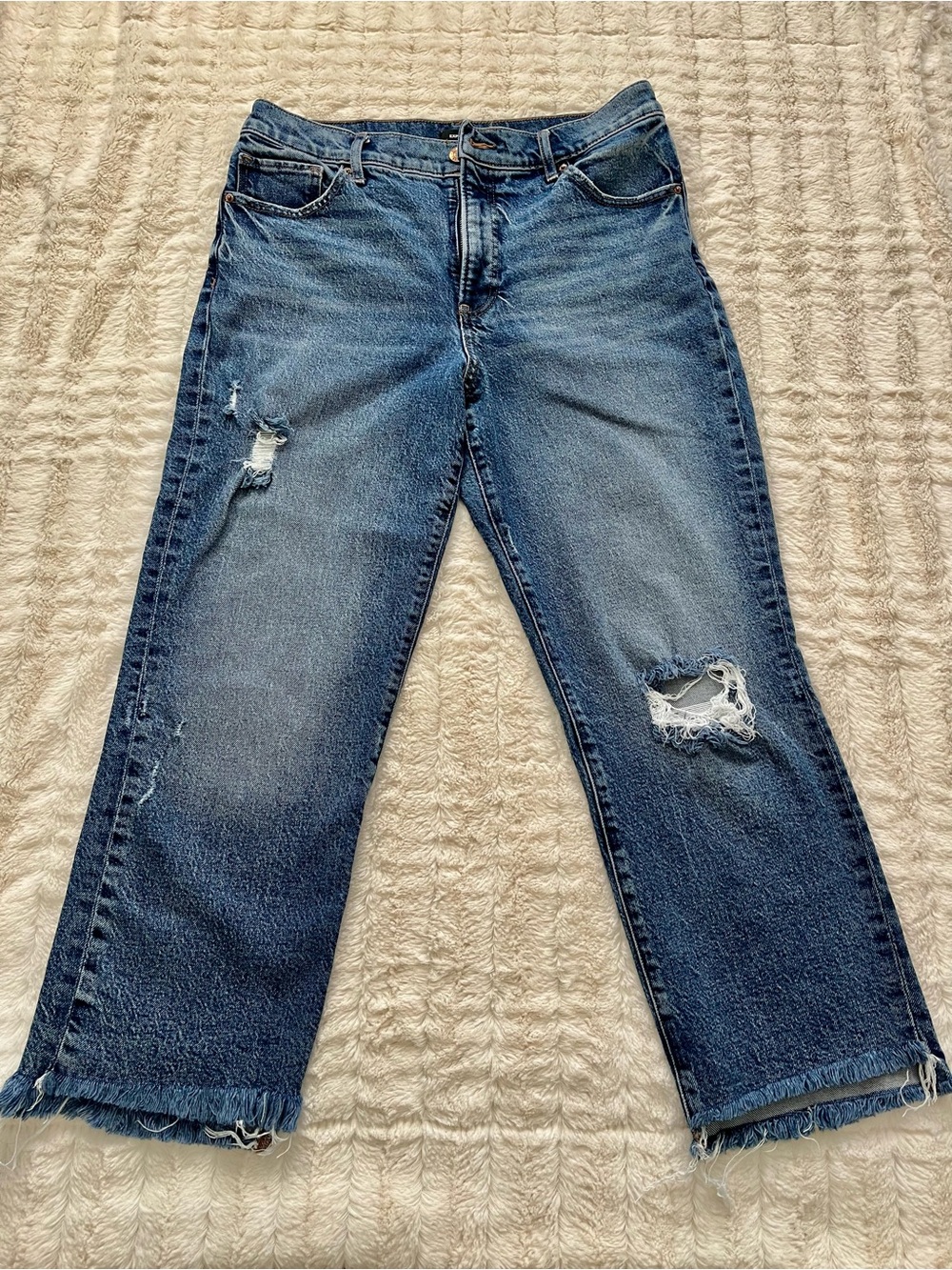 Express Women's Distressed Blue Straight-Leg Cropped Jeans (Size 8R)